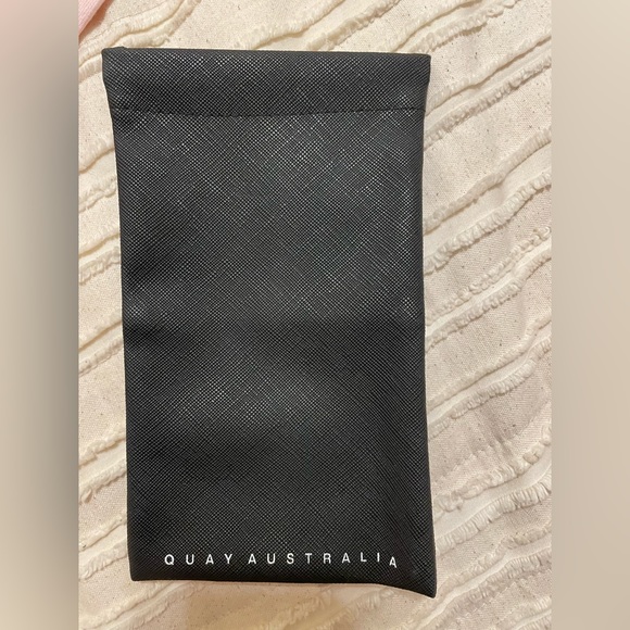 QUAY SUNGLASSES - Picture 4 of 4